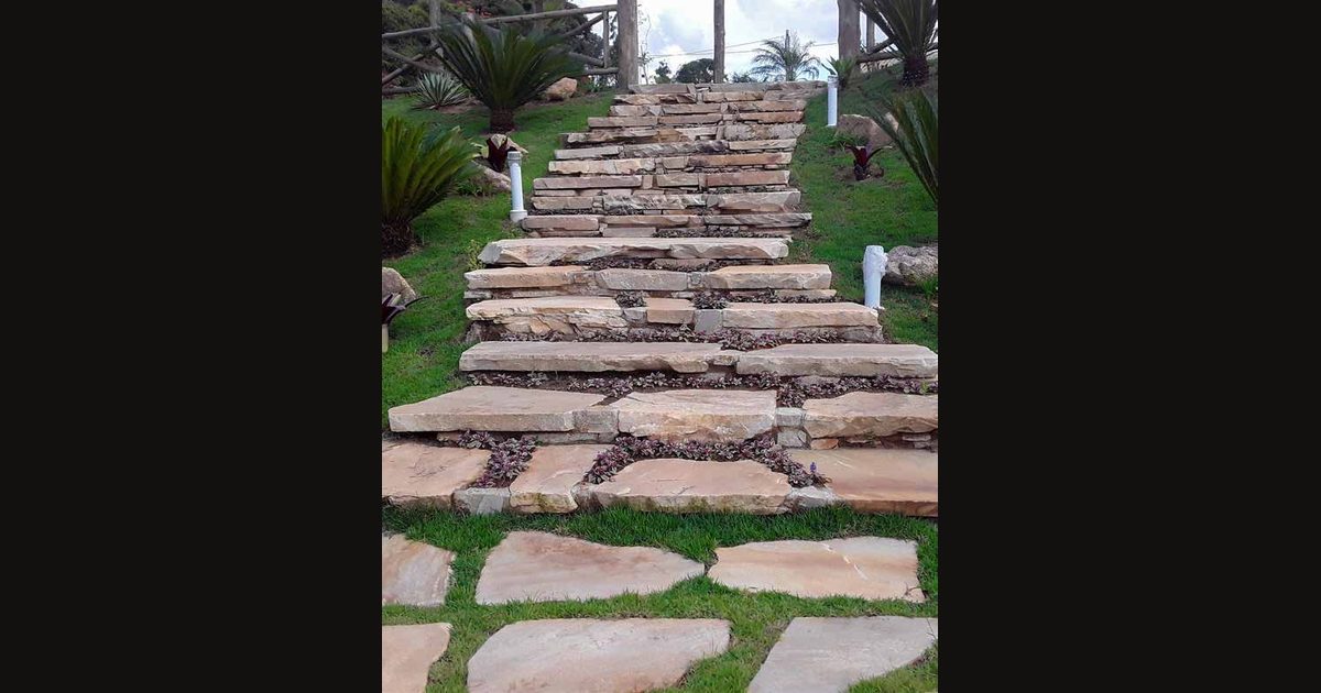 Pedra São Tomé Lajão — escadas